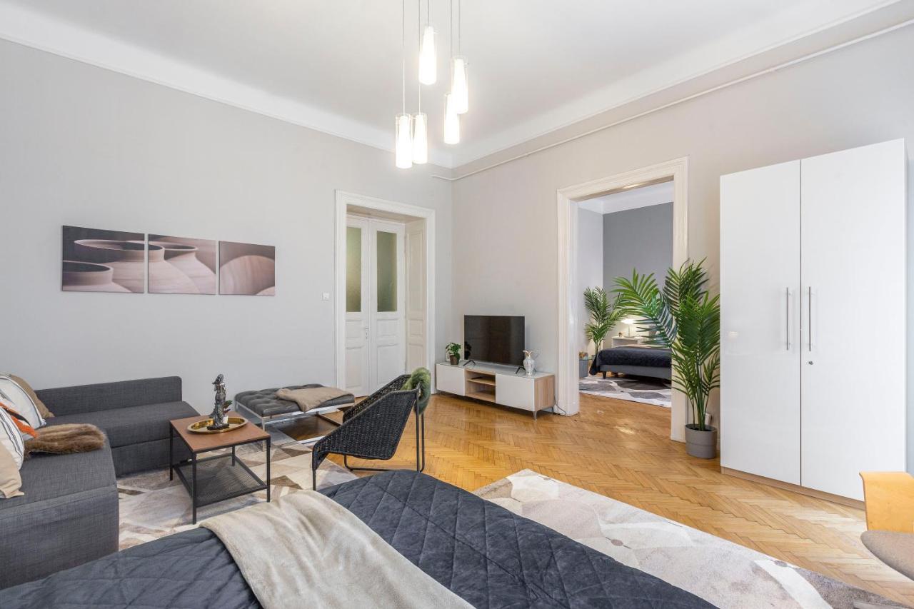 Spacious & Cozy Downtown Apartment With Balcony Βουδαπέστη Εξωτερικό φωτογραφία