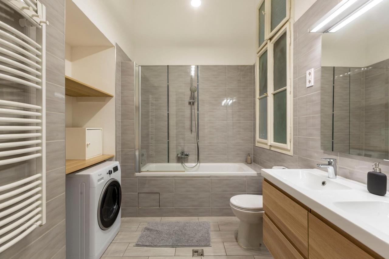 Spacious & Cozy Downtown Apartment With Balcony Βουδαπέστη Εξωτερικό φωτογραφία