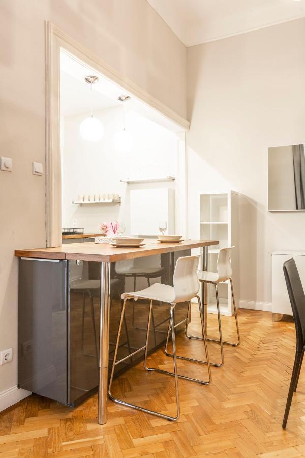 Spacious & Cozy Downtown Apartment With Balcony Βουδαπέστη Εξωτερικό φωτογραφία