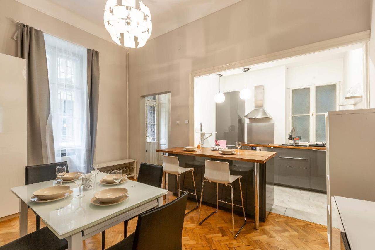 Spacious & Cozy Downtown Apartment With Balcony Βουδαπέστη Εξωτερικό φωτογραφία